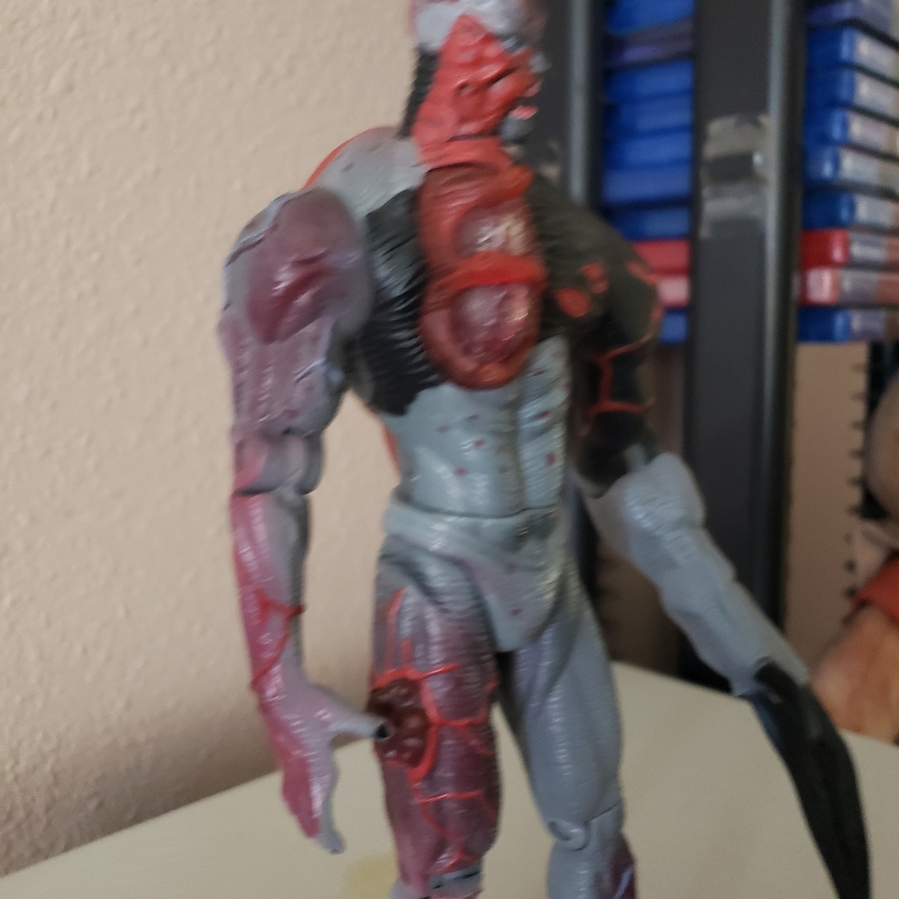 Resident Evil figures William Birkin Tyrant and resident evil Tyrant